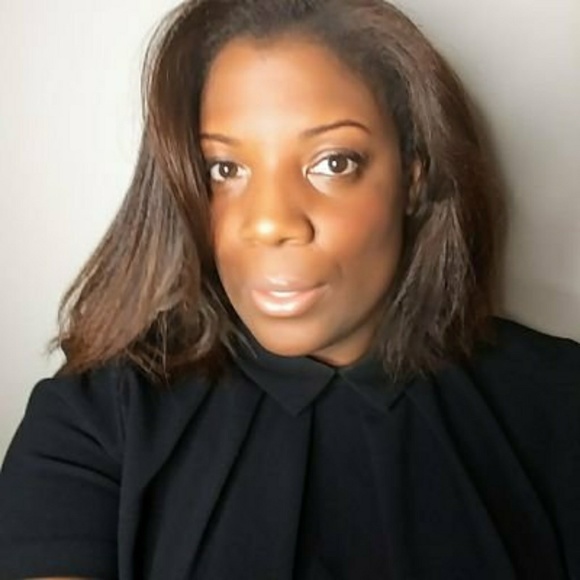 Meet Your Seller TINA!! 😍 - Picture 2 of 7